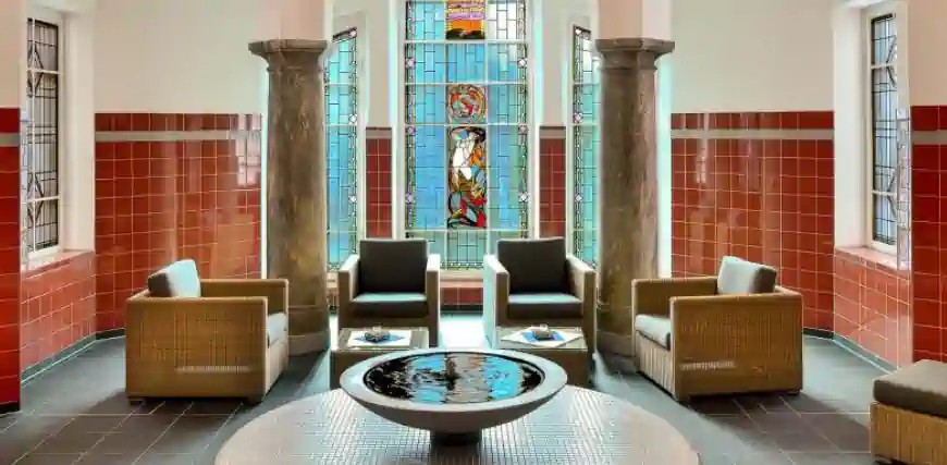 Entspannen Sie in unserer historischen Ruhezone nach Ihrem Saunabesuch im Stadtbad Gotha.
