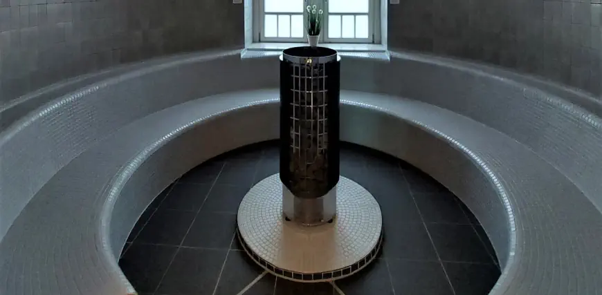 Unser Tepidarium im Stadtbad Gotha lädt zum Erholen und Entspannen ein. Die historischen Fliesen bieten ein Gefühl wie im alten Rom.